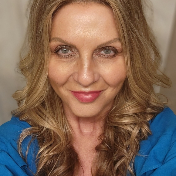 Meet your Posher, Ruth - Picture 1 of 1